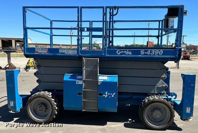 image for item DP3172 2013 Genie GS-4390  scissor lift