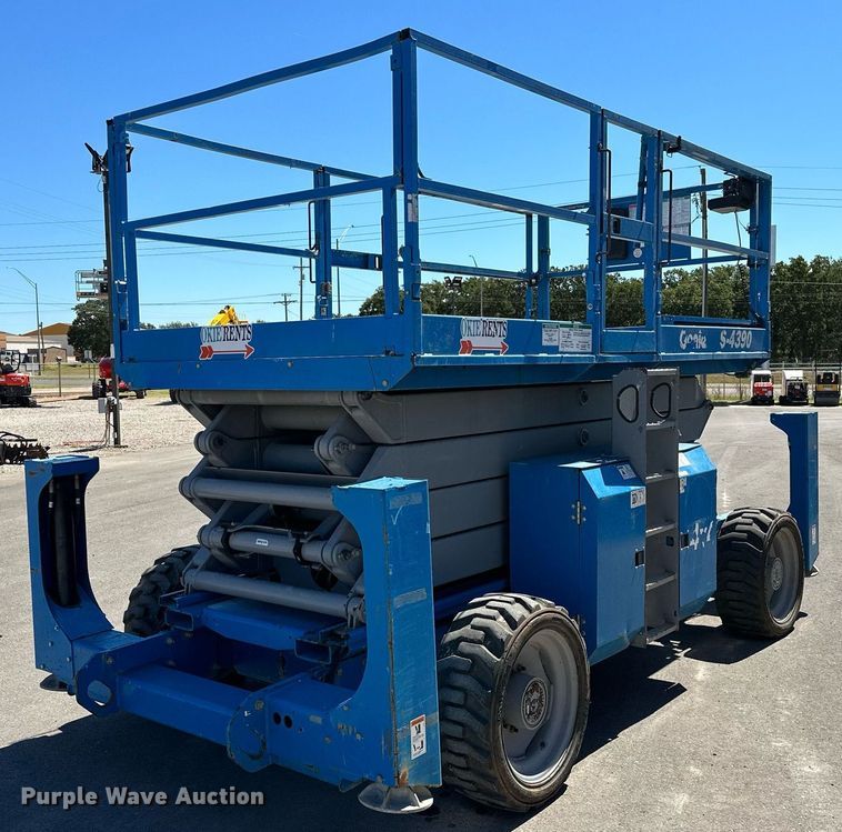 image for item DP3172 2013 Genie GS-4390  scissor lift