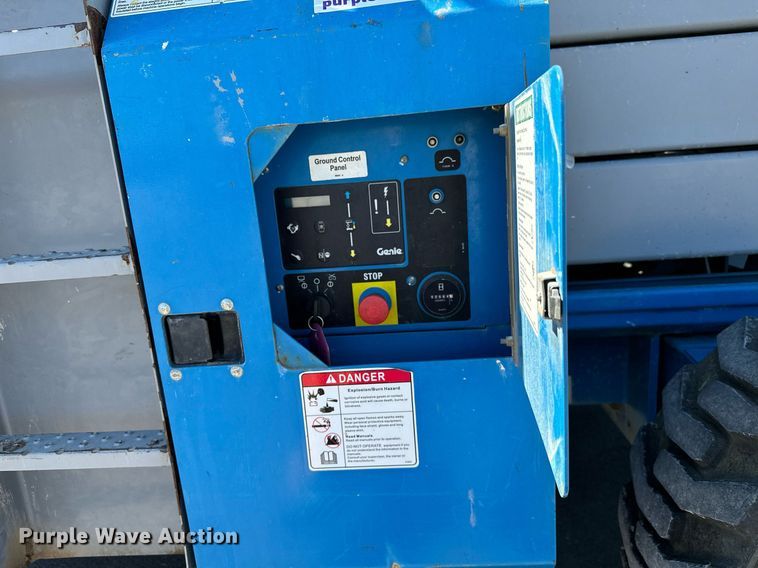 image for item DP3172 2013 Genie GS-4390  scissor lift