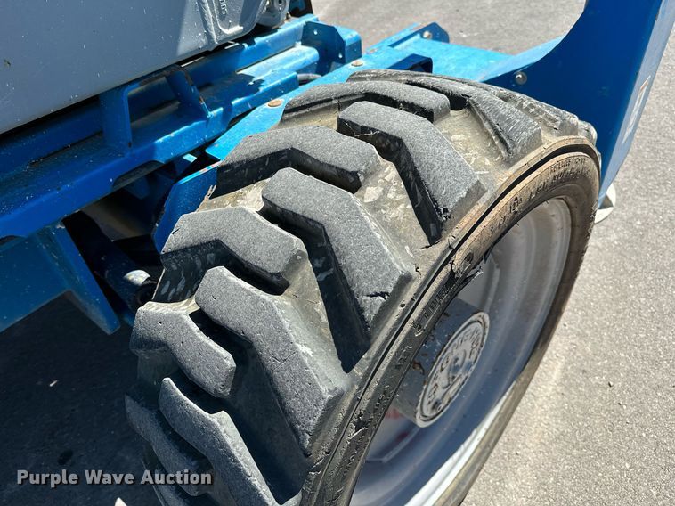 image for item DP3172 2013 Genie GS-4390  scissor lift