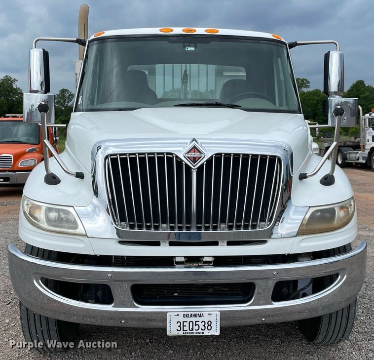 image for item NB9075 2013 International  DuraStar 4400 semi truck