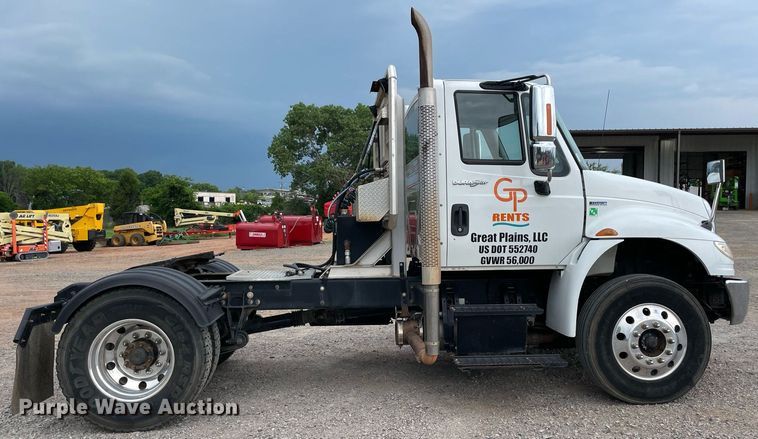 image for item NB9075 2013 International  DuraStar 4400 semi truck