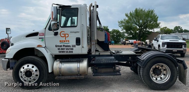 image for item NB9075 2013 International  DuraStar 4400 semi truck