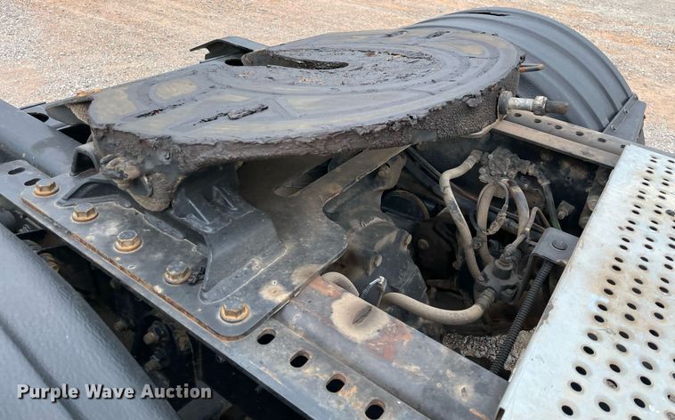 image for item NB9075 2013 International  DuraStar 4400 semi truck