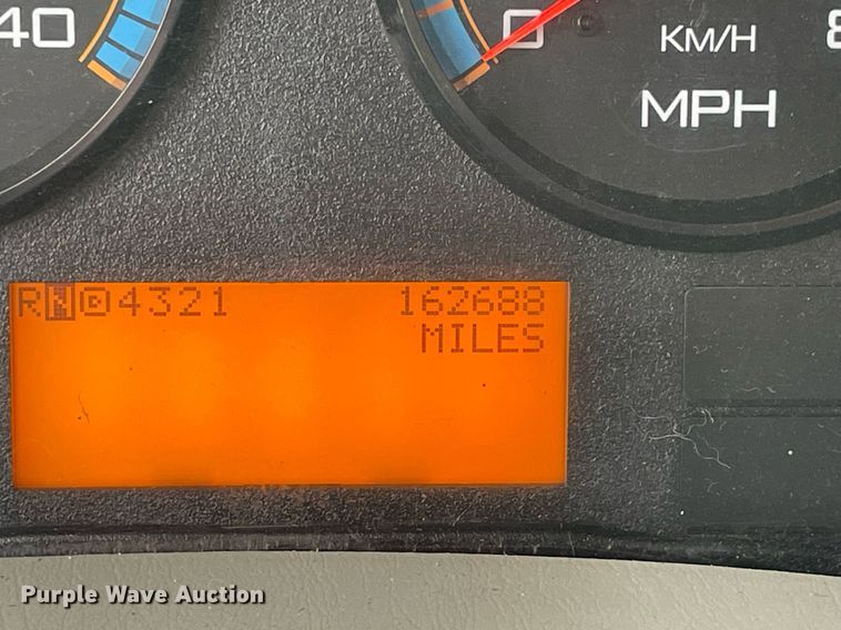 image for item NB9075 2013 International  DuraStar 4400 semi truck