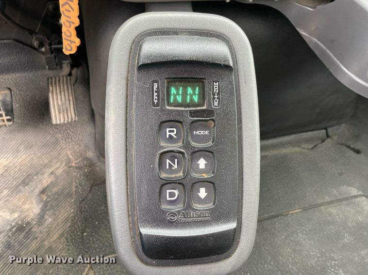 image for item NB9075 2013 International  DuraStar 4400 semi truck