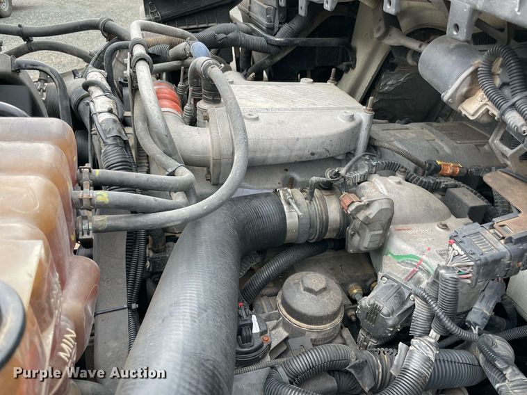 image for item NB9075 2013 International  DuraStar 4400 semi truck