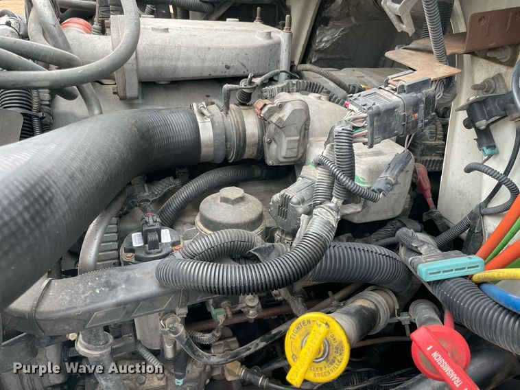 image for item NB9075 2013 International  DuraStar 4400 semi truck