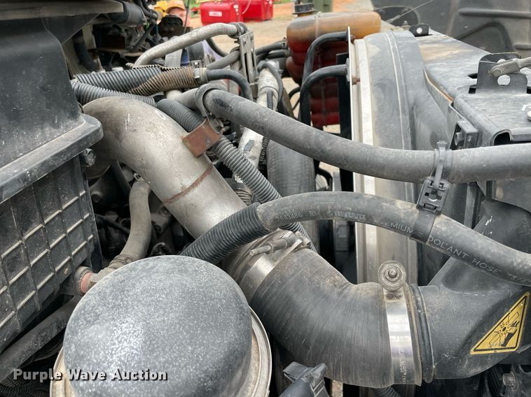 image for item NB9075 2013 International  DuraStar 4400 semi truck