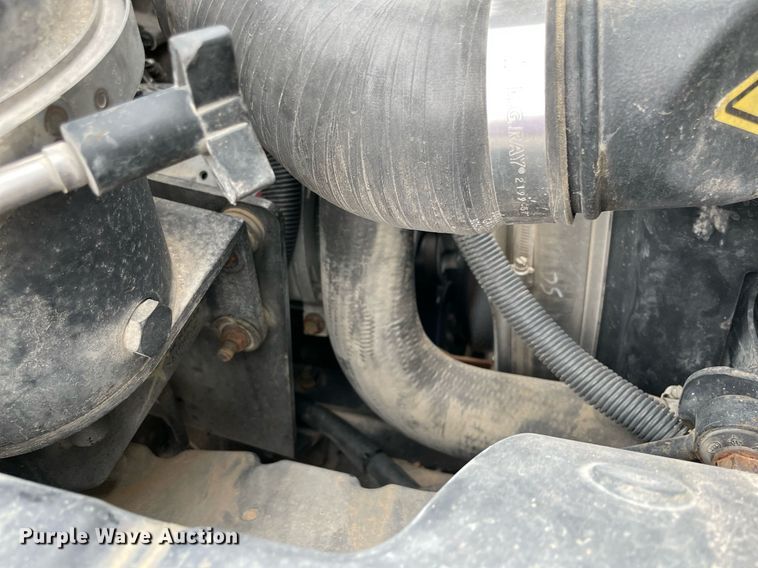 image for item NB9075 2013 International  DuraStar 4400 semi truck