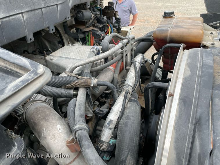 image for item NB9075 2013 International  DuraStar 4400 semi truck