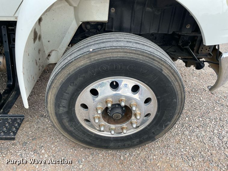 image for item NB9075 2013 International  DuraStar 4400 semi truck