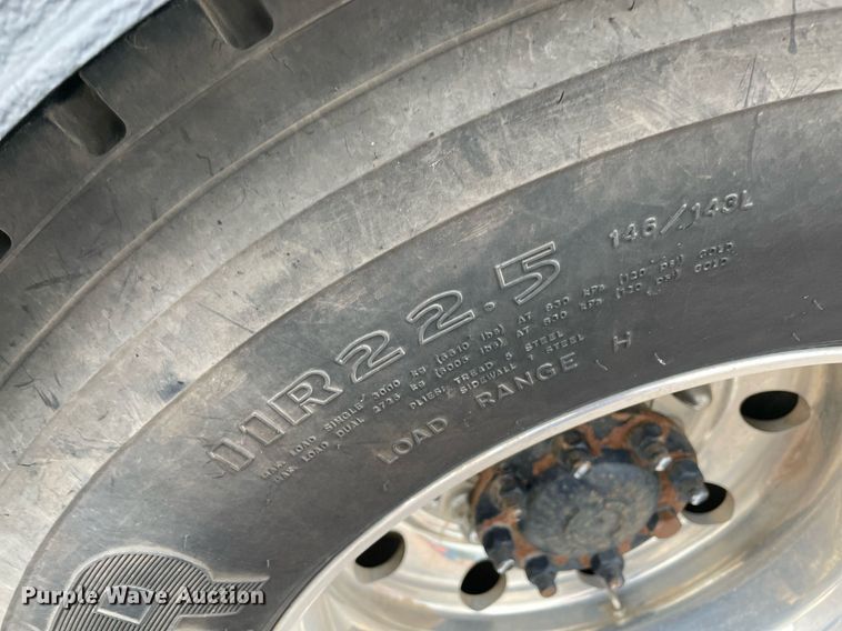 image for item NB9075 2013 International  DuraStar 4400 semi truck