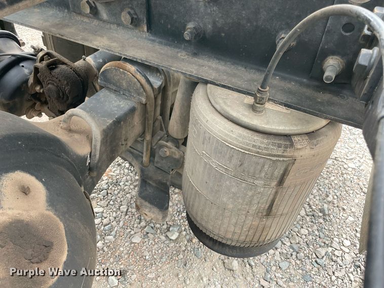 image for item NB9075 2013 International  DuraStar 4400 semi truck