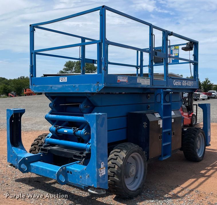 image for item NT9470 2014 Genie GS-4390 scissor lift