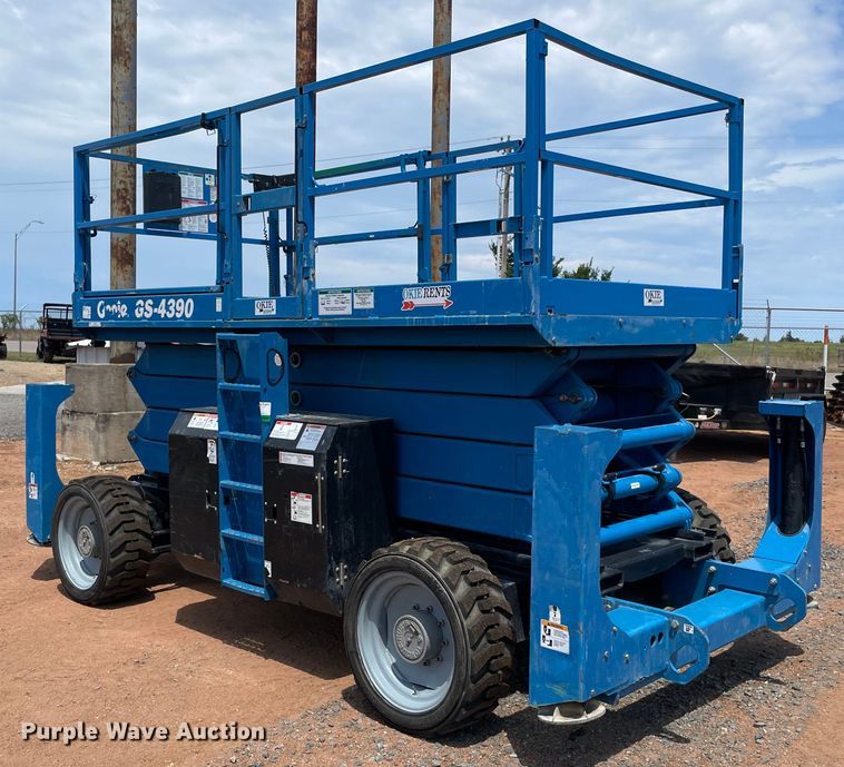 image for item NT9470 2014 Genie GS-4390 scissor lift