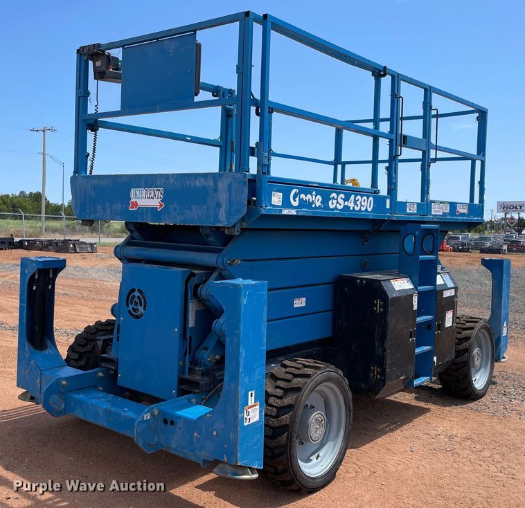 image for item NT9470 2014 Genie GS-4390 scissor lift