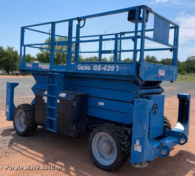 image for item NT9470 2014 Genie GS-4390 scissor lift