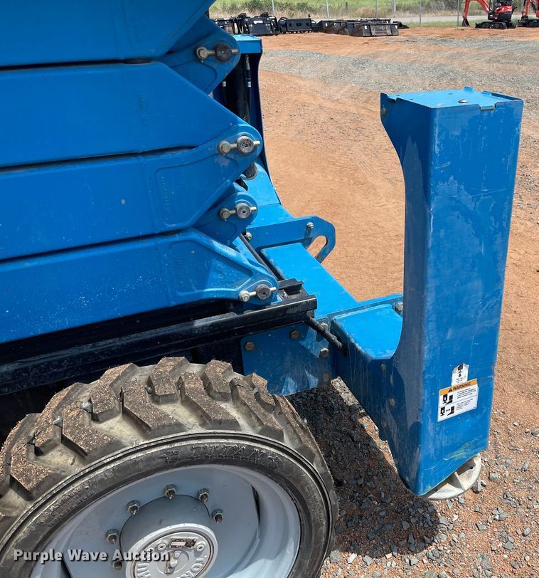 image for item NT9470 2014 Genie GS-4390 scissor lift