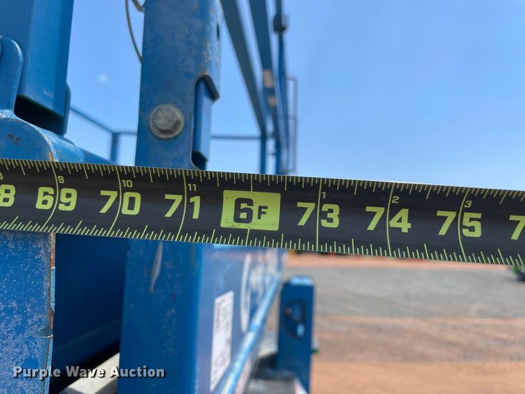 image for item NT9470 2014 Genie GS-4390 scissor lift