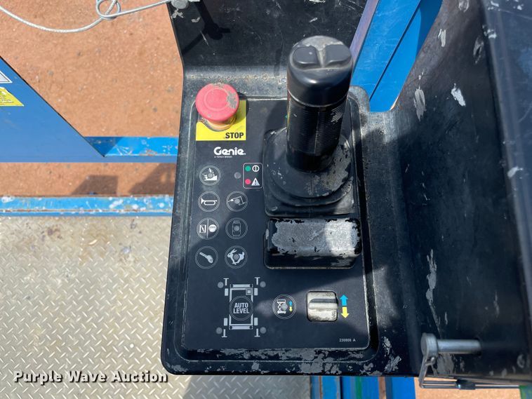 image for item NT9470 2014 Genie GS-4390 scissor lift