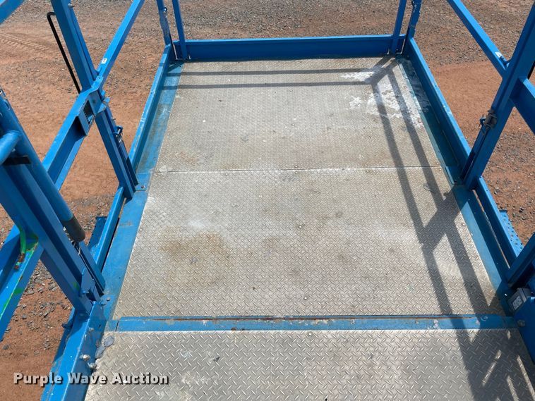 image for item NT9470 2014 Genie GS-4390 scissor lift