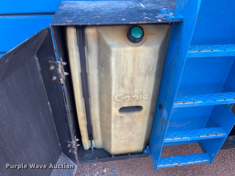 image for item NT9470 2014 Genie GS-4390 scissor lift