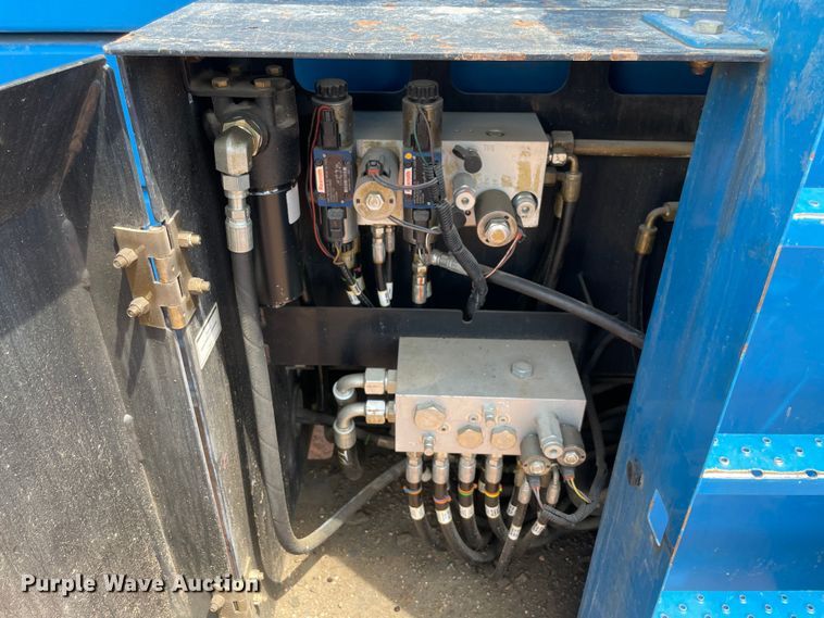 image for item NT9470 2014 Genie GS-4390 scissor lift