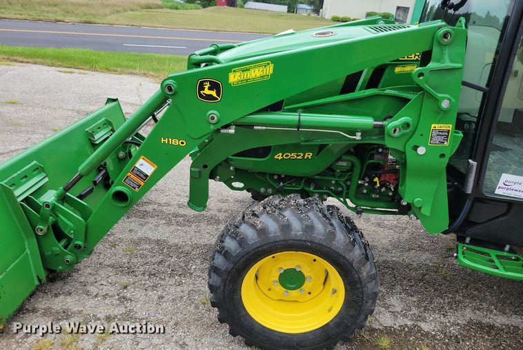 image for item DA7245 2018 John Deere 4052R  MFWD tractor