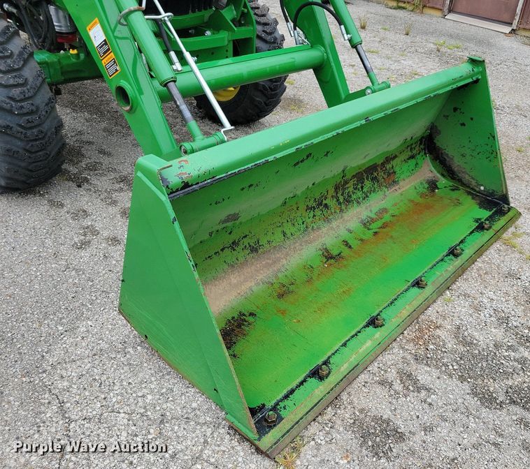 image for item DA7245 2018 John Deere 4052R  MFWD tractor