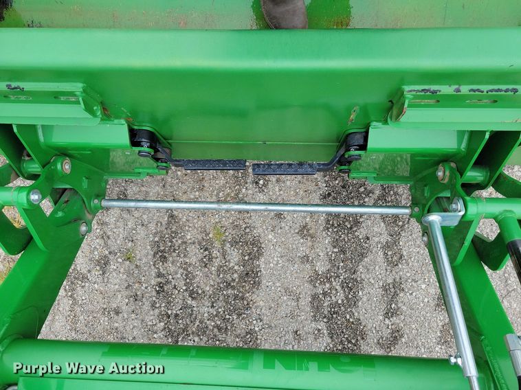 image for item DA7245 2018 John Deere 4052R  MFWD tractor