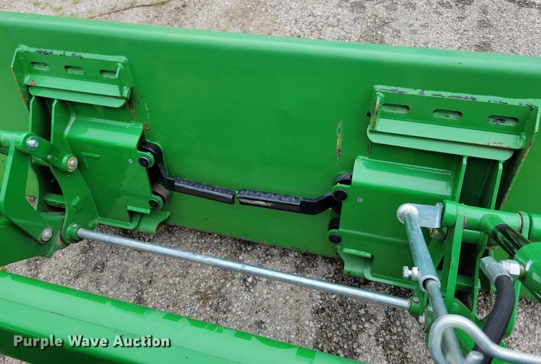 image for item DA7245 2018 John Deere 4052R  MFWD tractor