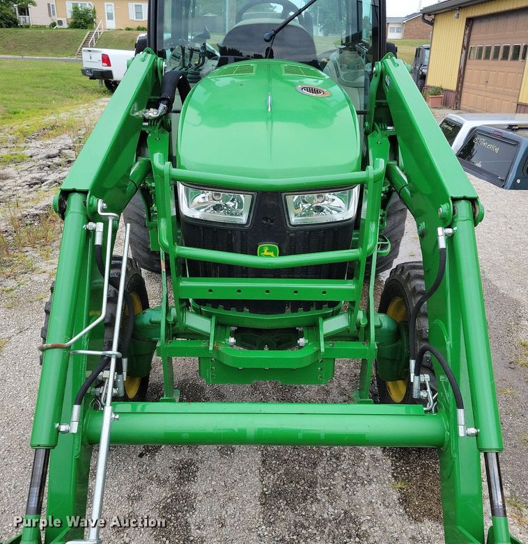 image for item DA7245 2018 John Deere 4052R  MFWD tractor