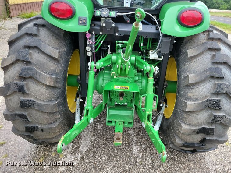 image for item DA7245 2018 John Deere 4052R  MFWD tractor