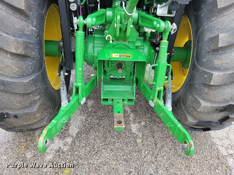 image for item DA7245 2018 John Deere 4052R  MFWD tractor