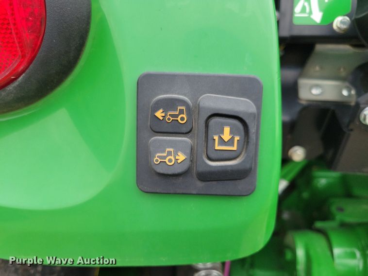image for item DA7245 2018 John Deere 4052R  MFWD tractor