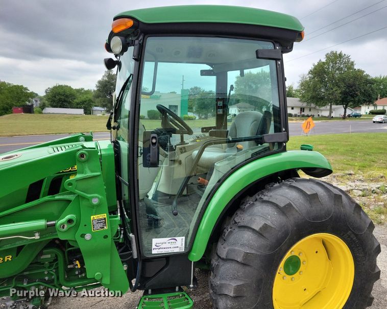 image for item DA7245 2018 John Deere 4052R  MFWD tractor