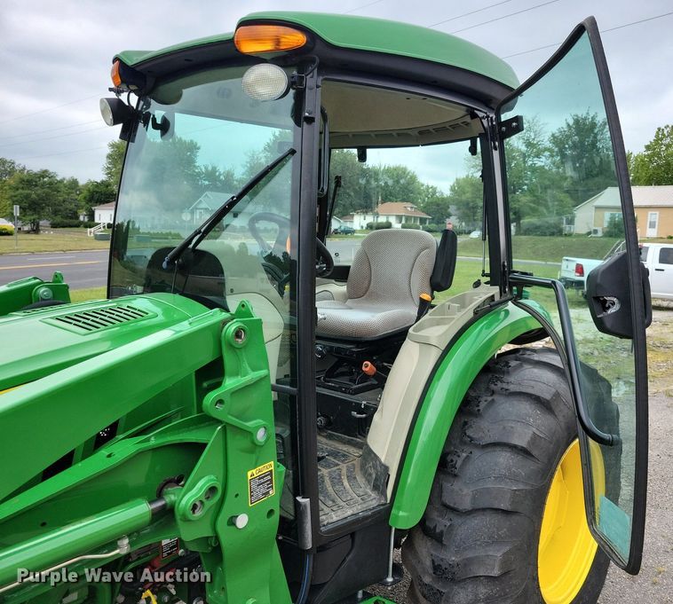 image for item DA7245 2018 John Deere 4052R  MFWD tractor