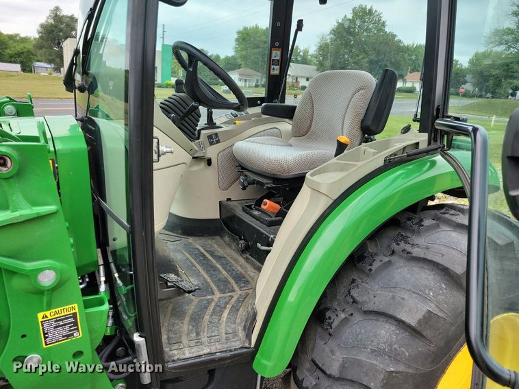 image for item DA7245 2018 John Deere 4052R  MFWD tractor