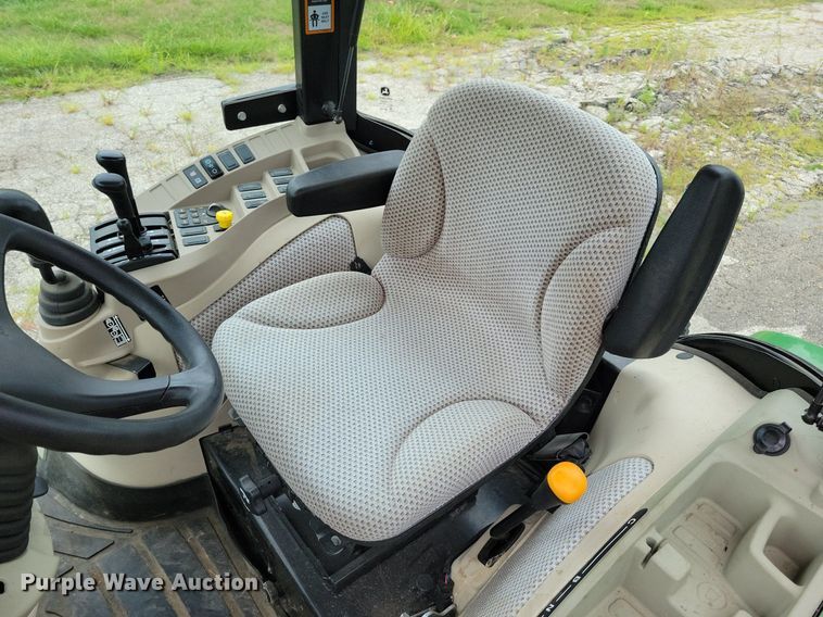 image for item DA7245 2018 John Deere 4052R  MFWD tractor