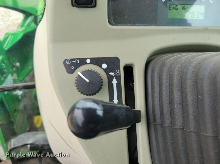 image for item DA7245 2018 John Deere 4052R  MFWD tractor