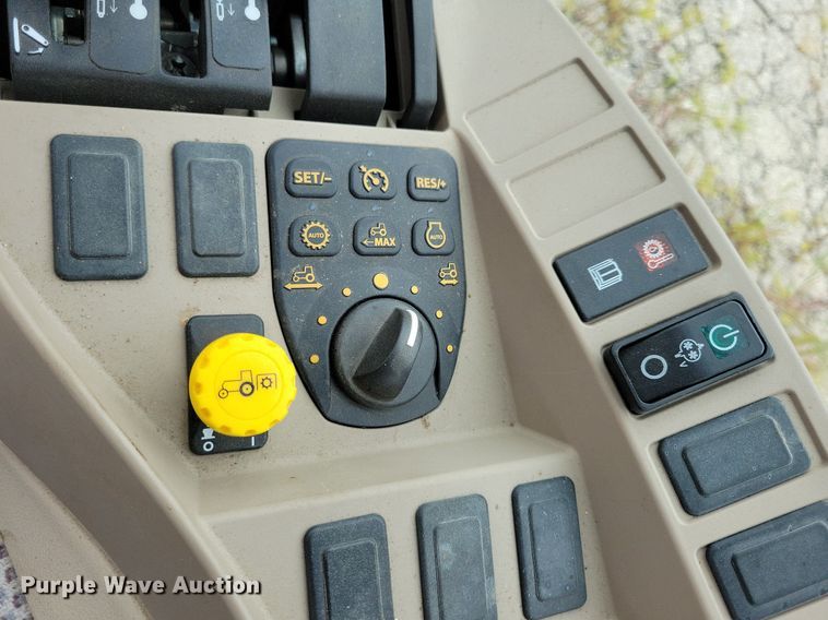 image for item DA7245 2018 John Deere 4052R  MFWD tractor