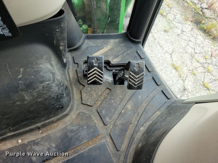 image for item DA7245 2018 John Deere 4052R  MFWD tractor