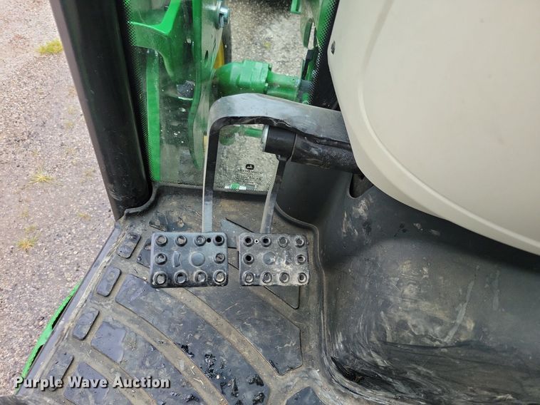 image for item DA7245 2018 John Deere 4052R  MFWD tractor