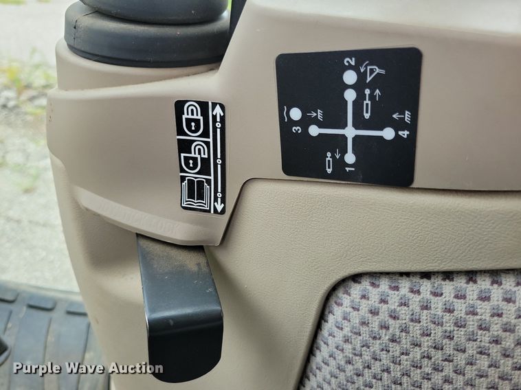 image for item DA7245 2018 John Deere 4052R  MFWD tractor