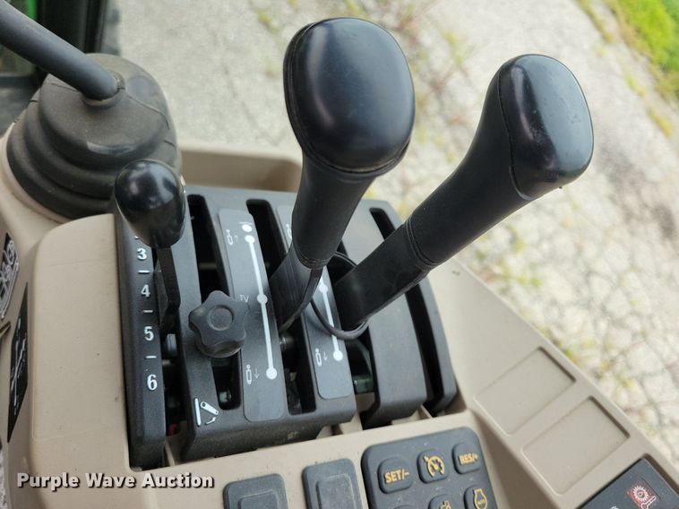 image for item DA7245 2018 John Deere 4052R  MFWD tractor