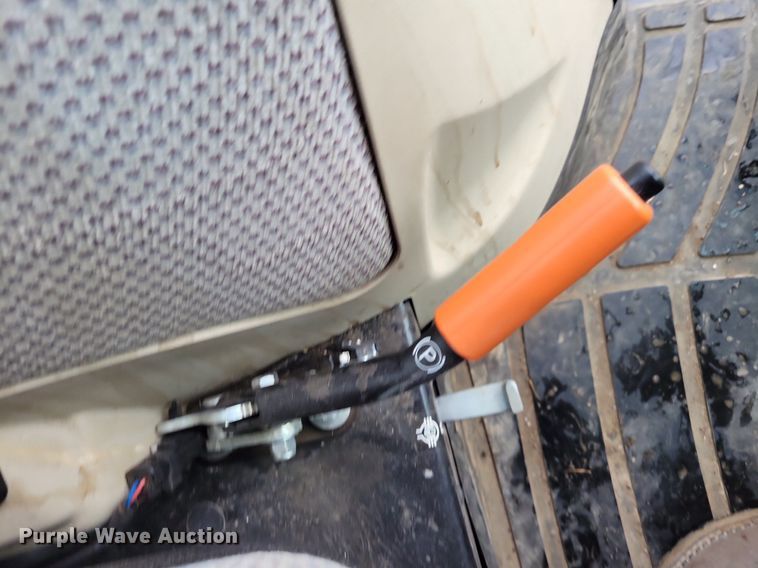 image for item DA7245 2018 John Deere 4052R  MFWD tractor