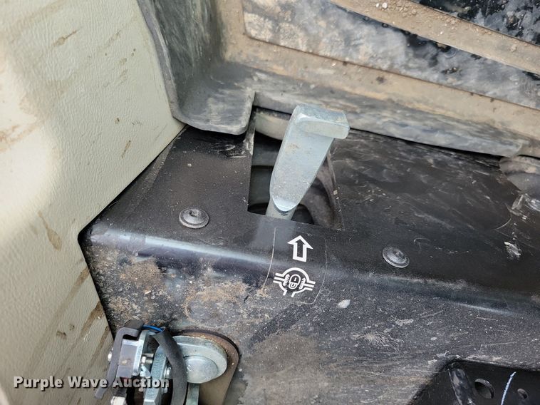 image for item DA7245 2018 John Deere 4052R  MFWD tractor