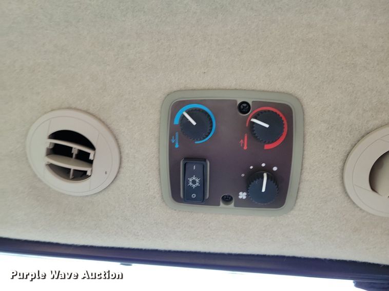 image for item DA7245 2018 John Deere 4052R  MFWD tractor