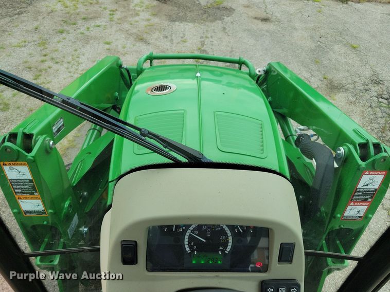 image for item DA7245 2018 John Deere 4052R  MFWD tractor